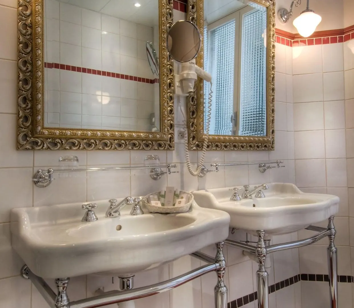Western Premier Trocadero La Tour Hotel 4*
